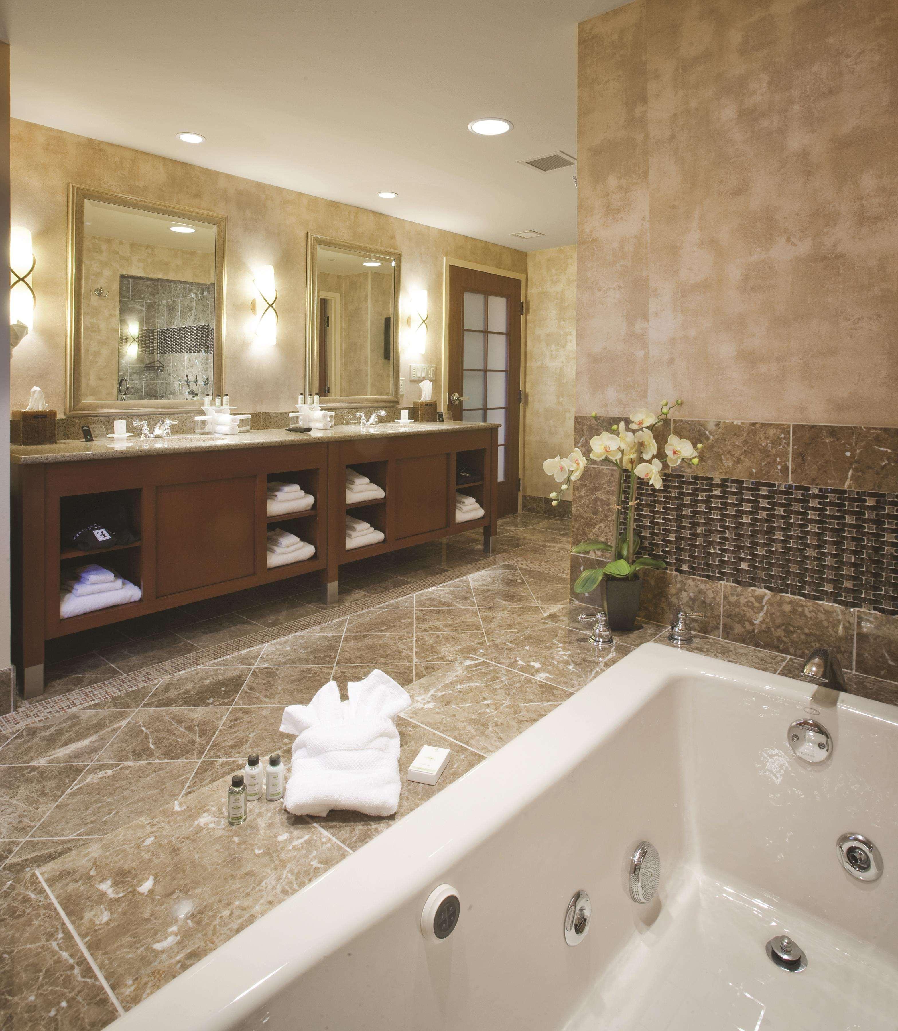 Embassy Suites By Hilton Norman Hotel & Conference Center Esterno foto