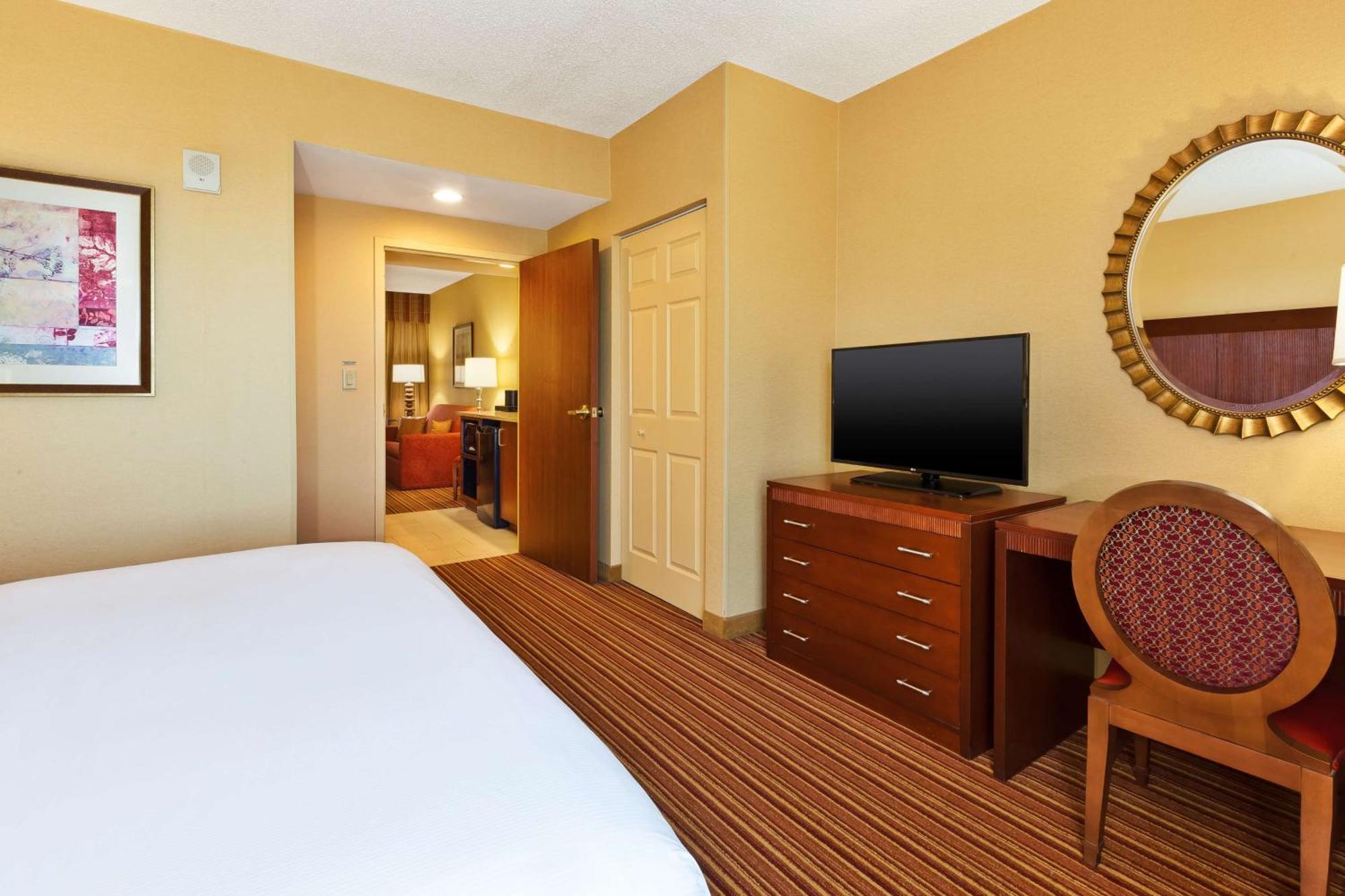 Embassy Suites By Hilton Norman Hotel & Conference Center Esterno foto