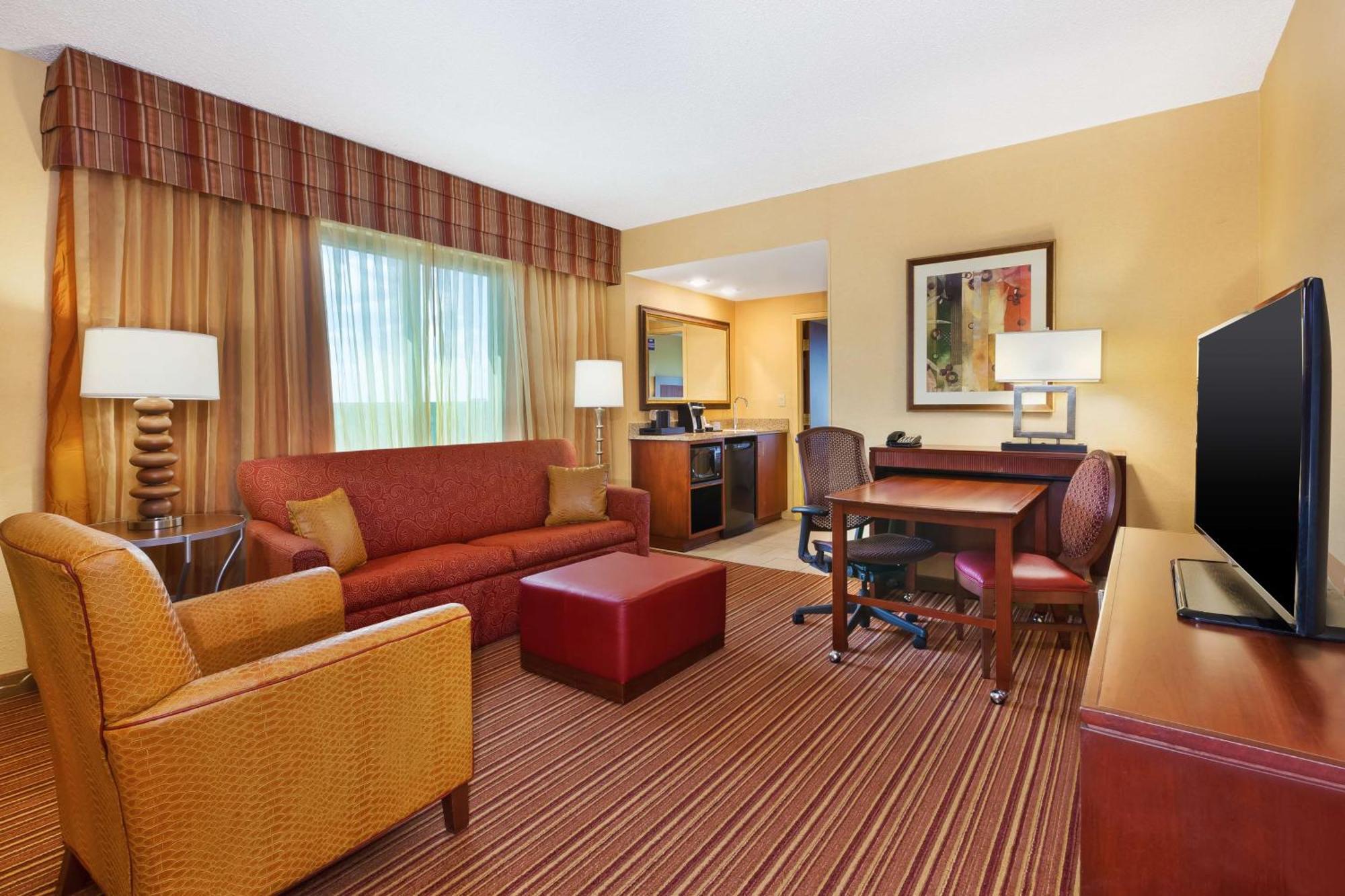 Embassy Suites By Hilton Norman Hotel & Conference Center Esterno foto