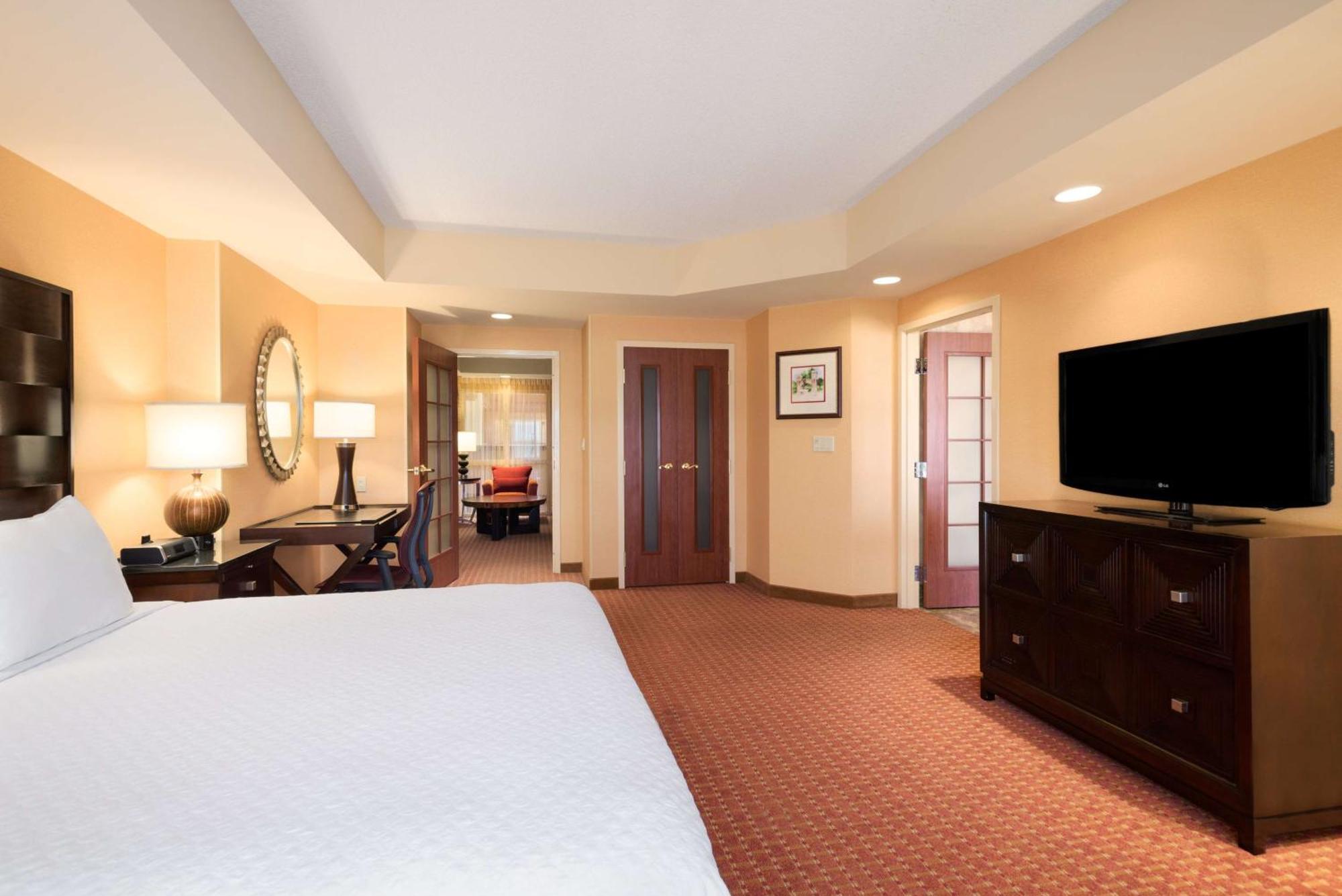 Embassy Suites By Hilton Norman Hotel & Conference Center Esterno foto
